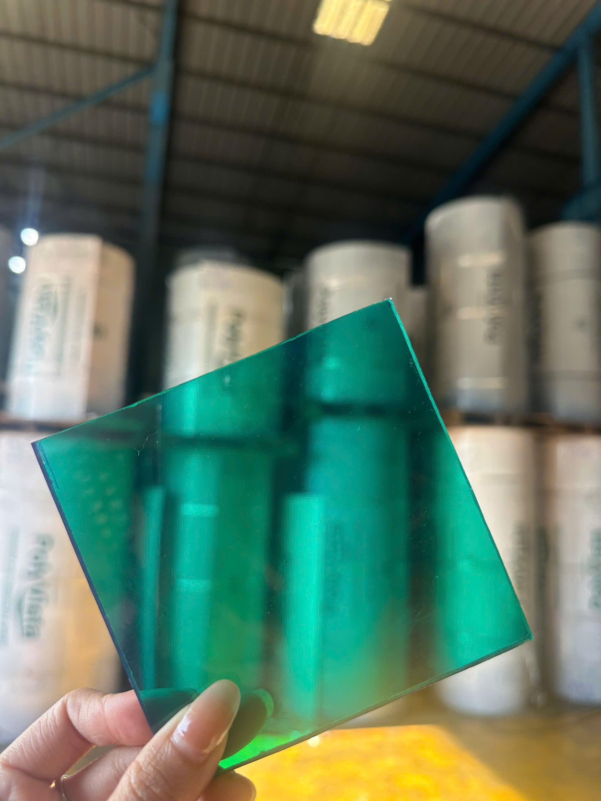 Tấm nhựa Polycarbonate đặc ruột cao cấp 5mm Polyvista 6